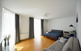 Cozy Apartment Next To The Park